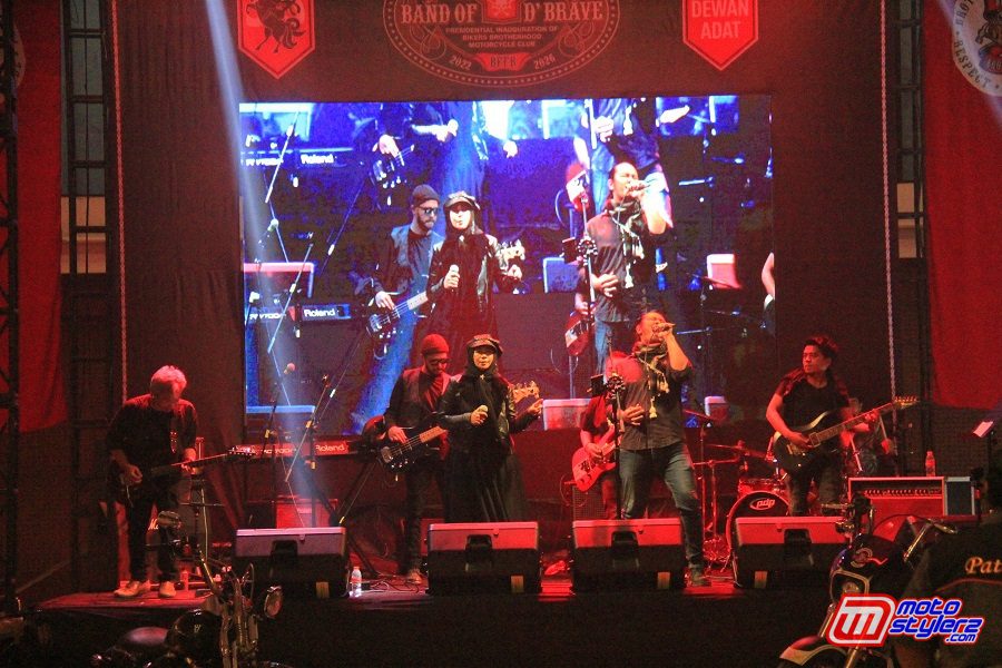 Entertaiment-Menyajikan Live Band Perform Berbagai Genre Music