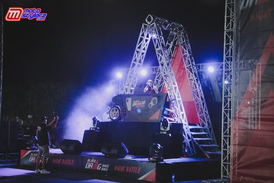 Hentakan DJ Performance-Semangati Ekstra Para Pembalap & Ribuan Pengunjung