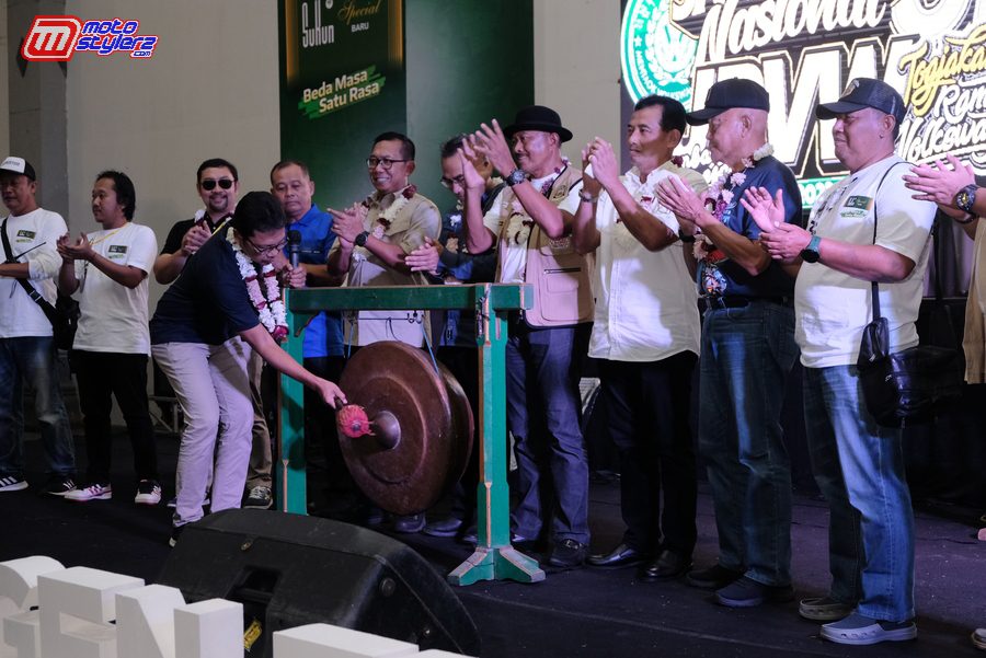 Ceremonial dihadiri Kadis DIY Singgih Raharjo S.H, M.Ed., Bupati Bantul H. Abdul Halim Muslih, Ketua Umum Volkswagen Indonesia Association Komjen (Purn) Drs. Nanan Soekarna, Wakapolda DIY Brigjen Pol. R. Slamet Santoso serta Danrem 072/PAMUNGKAS Brigjen TNI Puji Cahyono.