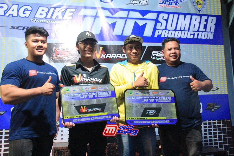 Sandi Dadoo & Felyk (Management Sumber Production) Bersama Perwakilan V Karaoke Serta RSV helmet Selaku Sponsor