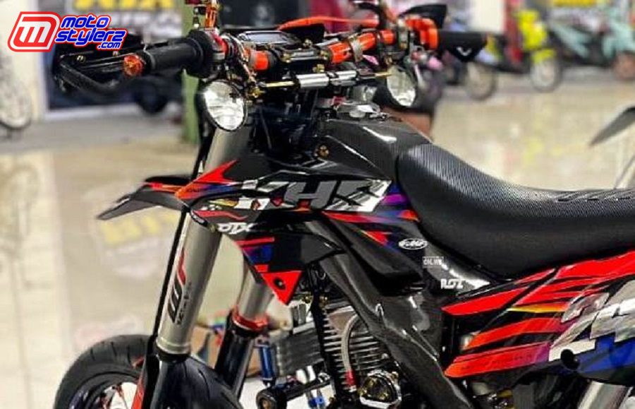 Bodiwork-Diremajakan Uniform D Tracker New, Nuansa Blink Blink Hasil Malika Stciker