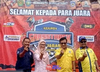Bupati Indramayu, Hj. Nina Agustina, S.H., M.A, C.R.H, H. Daniel Mutaqien Syafiuddin, S.T (DMS) Ketua IMI Jabar & Sigit ‘Joey’ Komandan Dharma Ayu Racing Club & H.Supriyono (Pikoli)