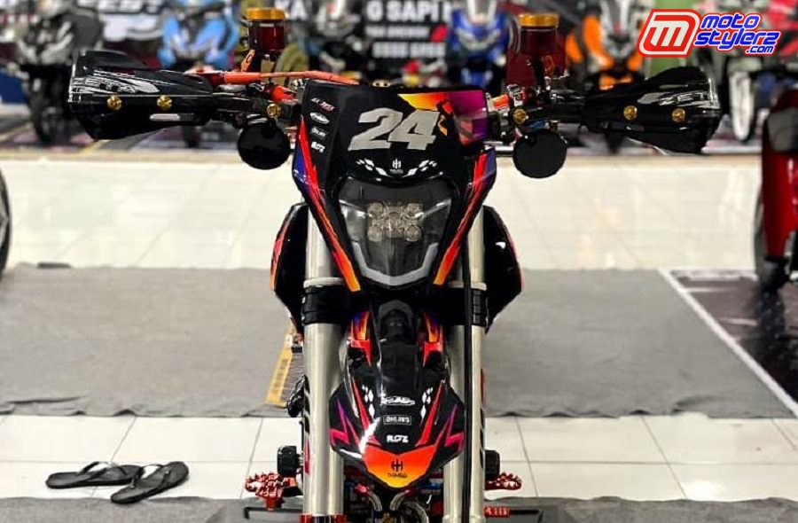 Kedok Lampu KTM 250, Kekar Dibarengi Part Sektor Kemudi Full Branded