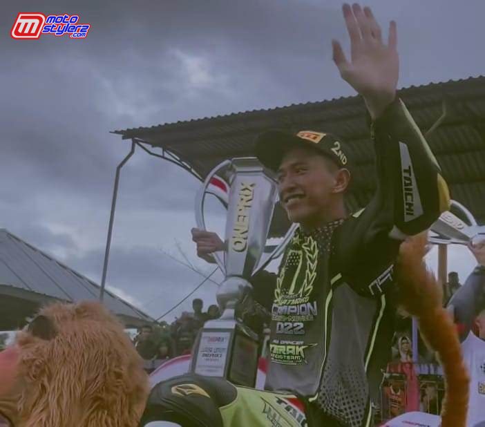 Kemenangan Dimas Juliatmoko Dimeriahkan Acara Sisingaan