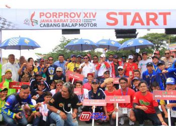 Dihadiri Sekda Kab Subang H. Asep Nuroni, Kasatlantas Polres Subang, Ketua Pengprov IMI Jabar Daniel Mutaqien Syaifudin (DMS) serta H.Supriyono selaku Marketing Executive Officer PIKOLI Membuka Resmi Cabor Balap Motor Porprov Jabar
