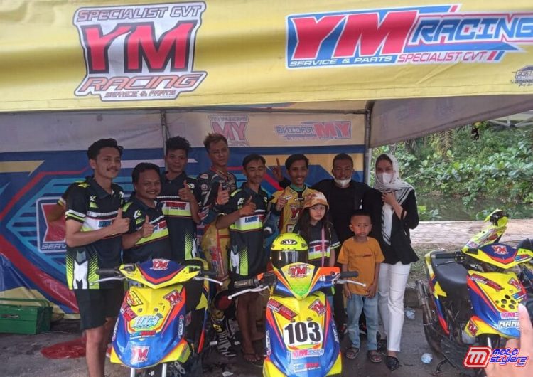 Hasan & Istri (Owner Laut Merah Racing Team) Bersama Skuad YM Racing MDR
