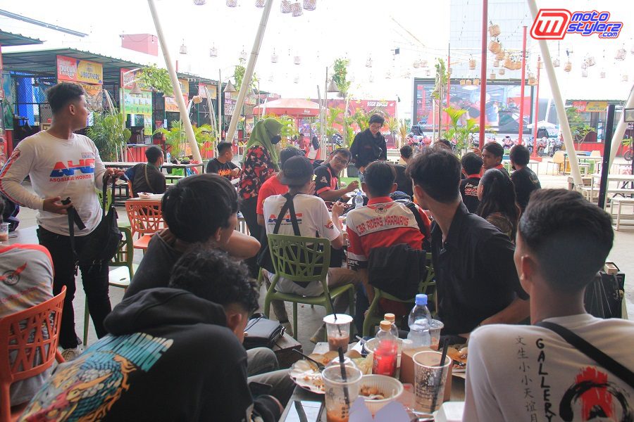 Sambil Nobar, Ditemani Ajang Silaturahmi