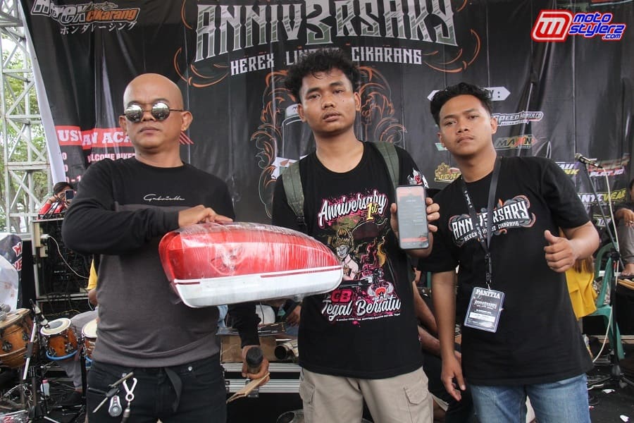 Momen Lelang Persembahan Diin Classic & Panitia Untuk Berbagi, Dikawal Seru MC AL