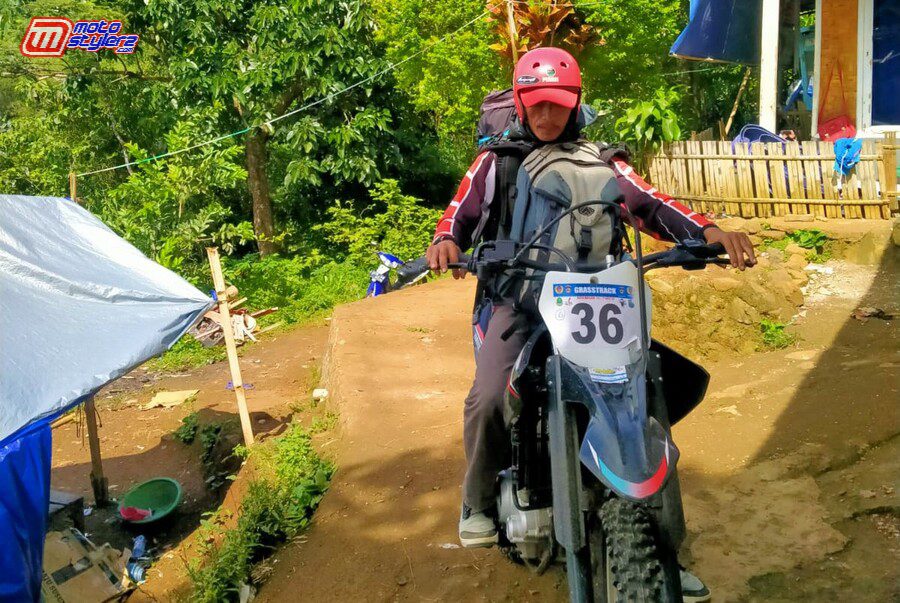 Pendistribusian Dilakukan Dengan Armada Trail Demi Menyisir Lokasi Terpencil