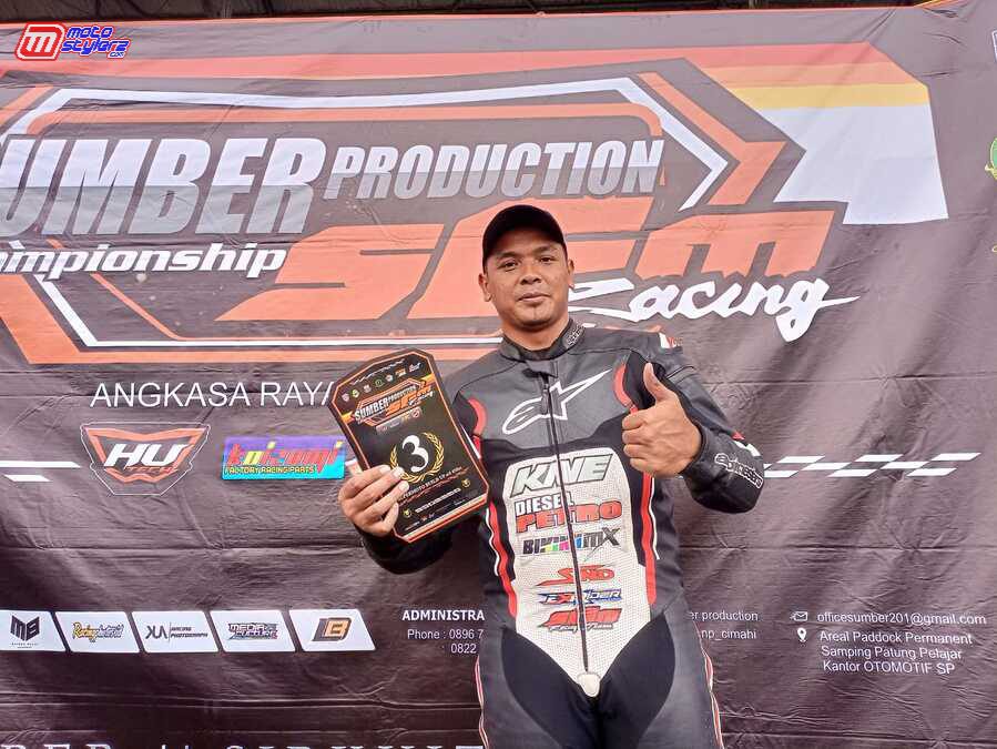  Ekhy Kelana Bareng Tropi Ketiga di Kelas Supermoto built up s/d 450cc 45+