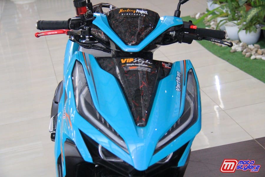 Bodi-Ditimpa Blue Colour, Nuansanya Elegant
