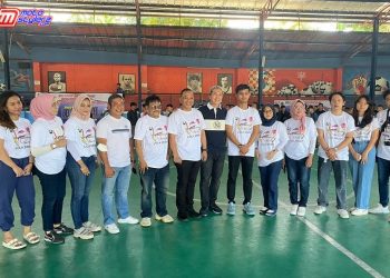 , Drs. Dedie Abdu Rachim, M.A (Wakil Walikota Bogor) Bersama Teguh M Arief (Owner TZM Project) Serta Panitia Menghadiri Acara Futsal Se Bogor Raya