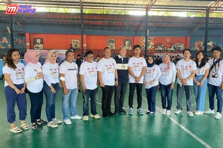 , Drs. Dedie Abdu Rachim, M.A (Wakil Walikota Bogor) Bersama Teguh M Arief (Owner TZM Project) Serta Panitia Menghadiri Acara Futsal Se Bogor Raya
