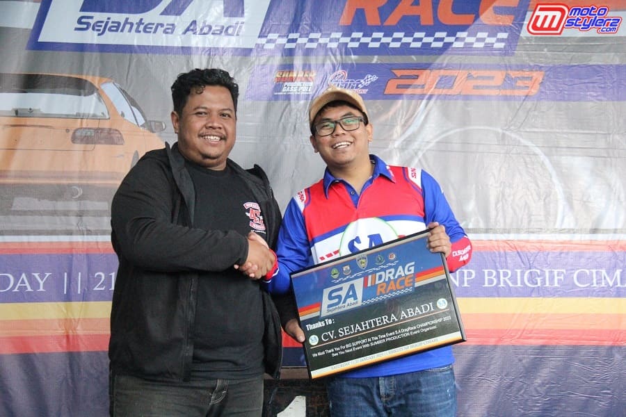 Lukman Hakim (Kanan) Owner Sejahtera Abadi Bersama Sandi Dado Dari Sumber Production