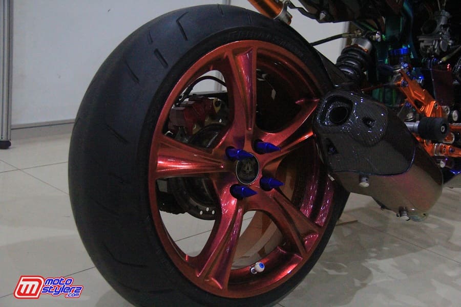 Kaki Belakang-DIangkerin Custom Velg 7 Inchi