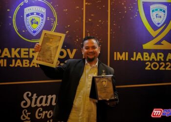 H. Supriyono, Marketing Executive Officer Pikoli Menerima Penghargaan Sponsorship IMI Jabar Award 2022