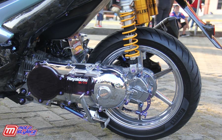 Hentakan Belakang Dikawal Suspensi Ohlins