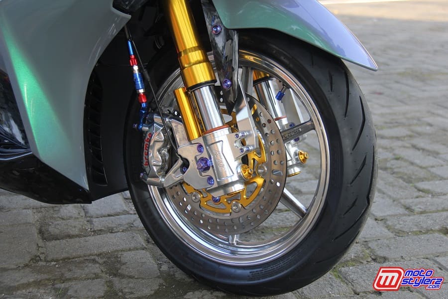Undercariage-Mempercayakan Set Pelek RCB With Karet Pirelli