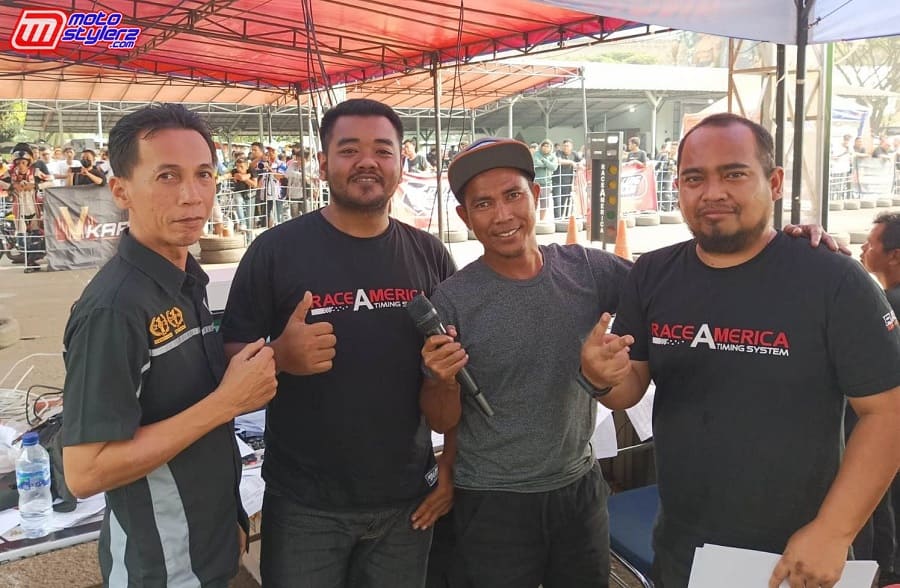 Adjat Sule (Juri IMI Jabar) Ditemani Uciel Deo (MC) & Bayu Prabowo (Seklom Idola) Serta Bung Doni (Race America)