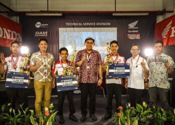 Jajaran Manajemen DAM Bersama Pemenang The 27th Astra Honda Motor Technical Skill Contest 2023 di kategori Service Advisor