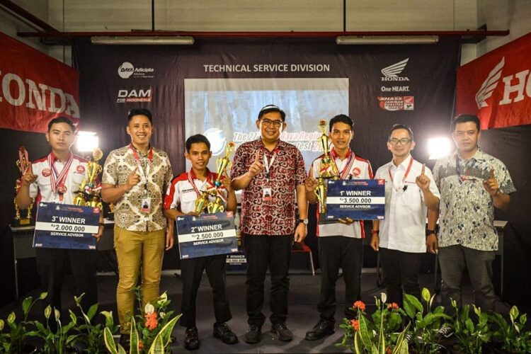 Jajaran Manajemen DAM Bersama Pemenang The 27th Astra Honda Motor Technical Skill Contest 2023 di kategori Service Advisor