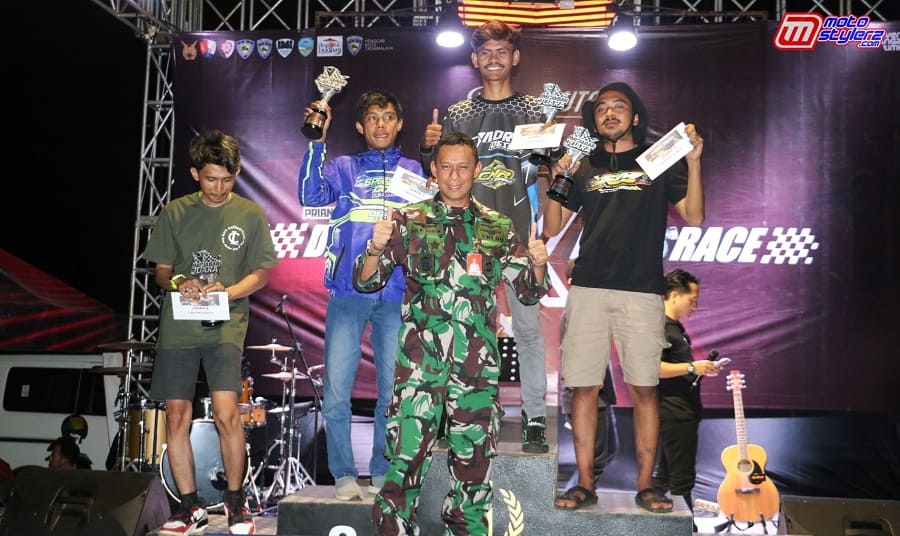 Danlanud Wiriadinata (Letkol Pnb.Adi Putra) Saat Podium Juara