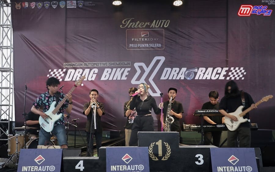 Hiburan Menampilkan Perform Givani Gilang feat Pinky Wicky