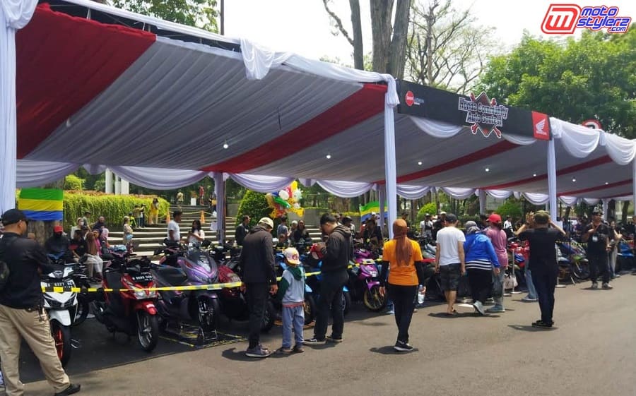Antusias Tinggi Masyarakat Bandung Saat Menyaksikan Karya Terbaik Modifikasi Motor Honda