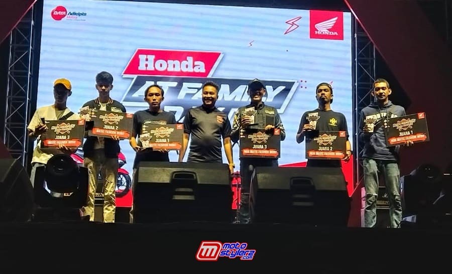 Irvan Setiawan (PIC Community PT DAM) Bersama Juara Kategori Honda Matic Fashion Modif & Honda Non Matic Fashion Modif