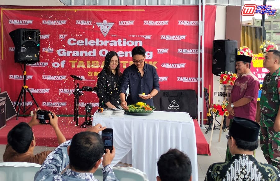 Potong Tumpeng Disaksikan Pemerintah Desa & Babinsa Juga Tamu Undangan