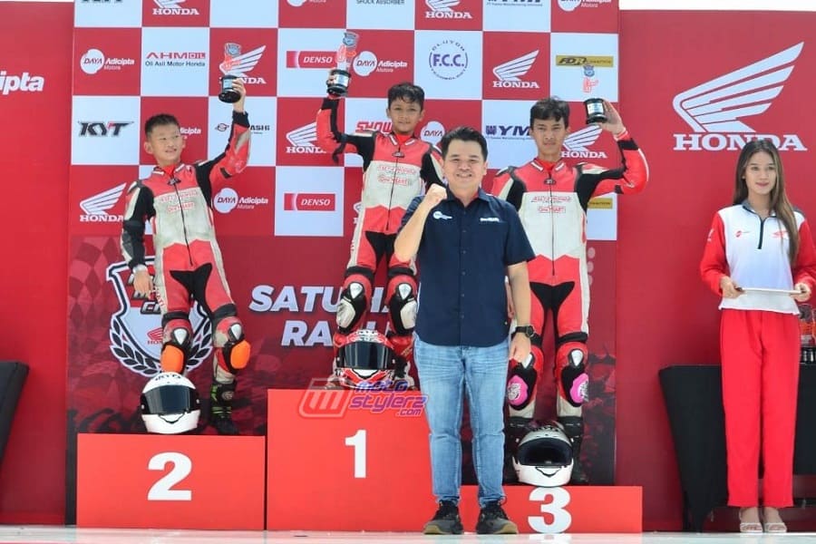 Chief Operating Officer DAM, Lerri Gunawan Bersama Juara di Kelas Honda Racing School