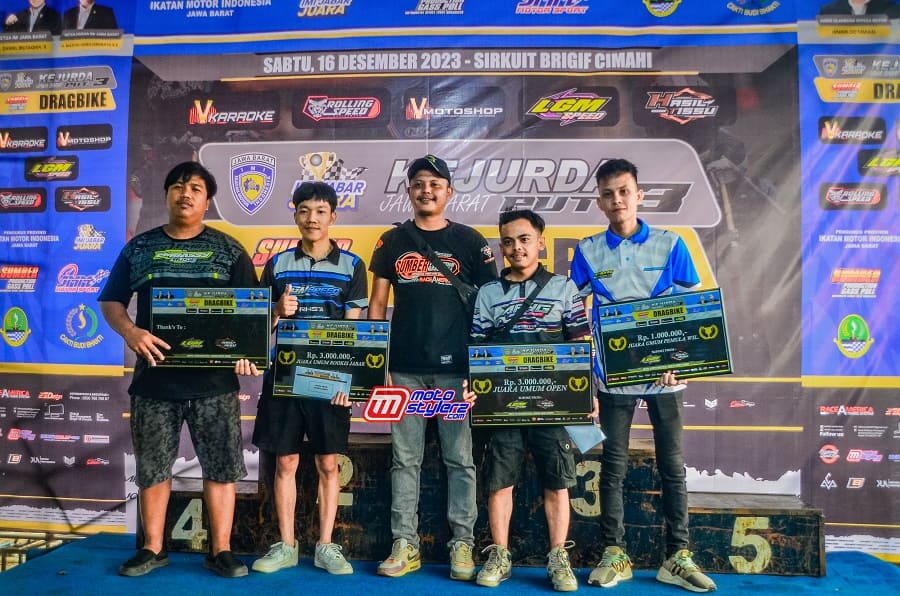 Dragster Terbaik (Riki Butong, Rudi Petet, Andre Kioka)-Sabet Gelar Juara Umum