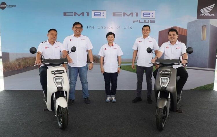 Management PT Daya Adicipta Motora) Memperkenalkan Honda EM1 e dan EM1 e PLUS