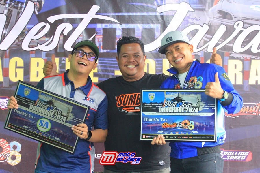 Apresiasi Untuk Deni & Lukman Hakim, Diserahkan OLeh Sandi Dado (PIC)