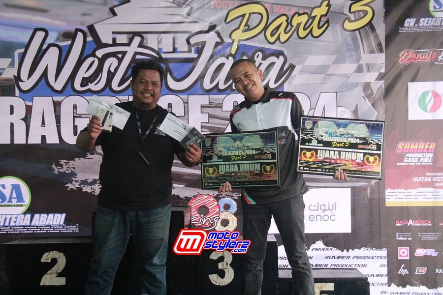 Deni Donat Menerima 2 Kasta Tertinggi Alias 2 Titel Juara Umum, Ditemani Sandi Dado Dari Sumber Production