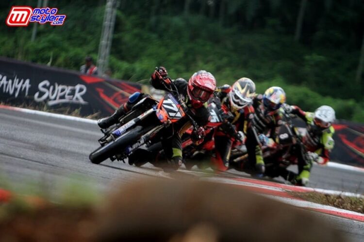 Tommy Salim & Benaya Farel Penguasa Podium Laga Panas Kejurnas Supermoto (Semarang)