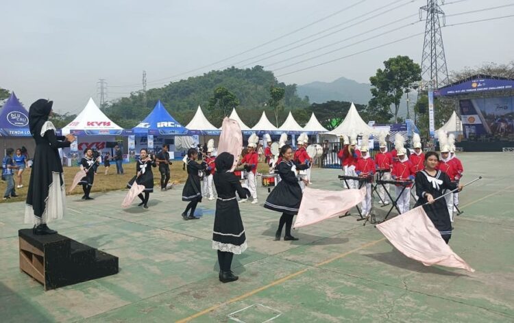 Penampilan Marching Band Serukan Yamaha Enduro Challenge 2024 Bandung