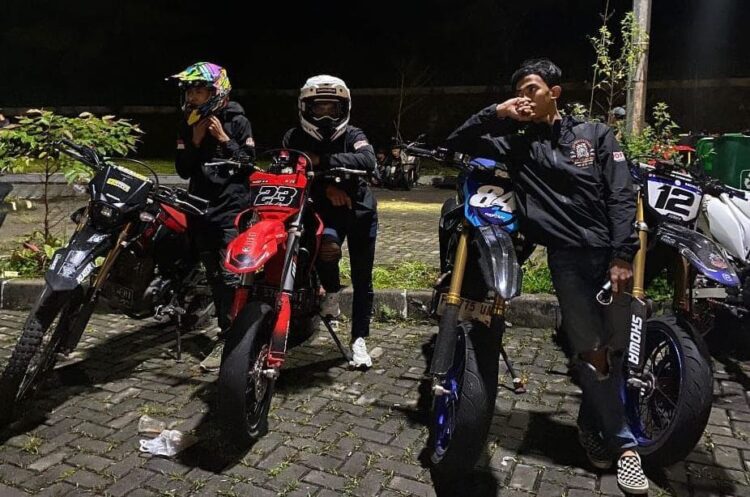 Komunitas CRF Meriahkan Night Ride Supermoto Bogor Raya