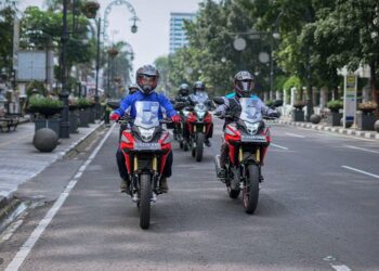 Cara Aman Mendahului Kendaraan di Jalan Raya