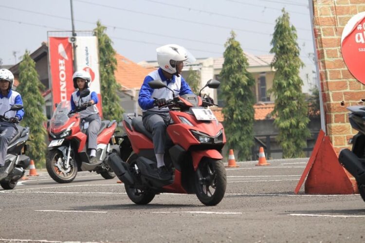Lakukan 4T Saat Melewati Persimpangan