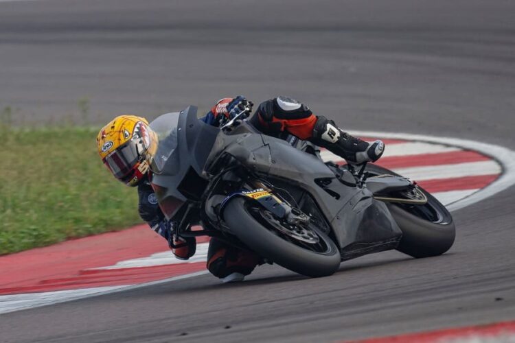 Makin Improve di Test YZF-R9, Aldi Satya Mahendra Adaptasi Hadapi World Supersport 2025