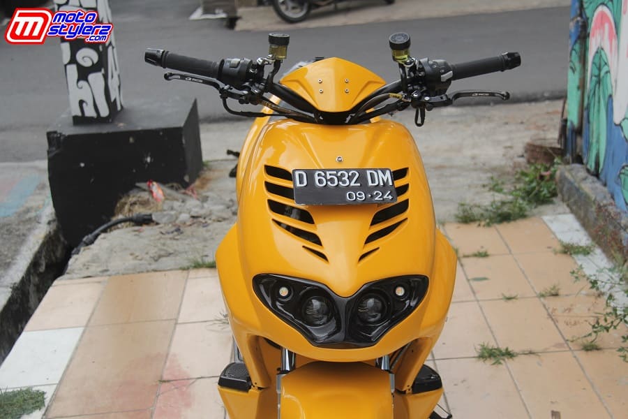 Sanex Hussar 2004 (Bandung), Tonjolkan Custom Body Nan Futuristic Didukung Engine Siap Ngacir