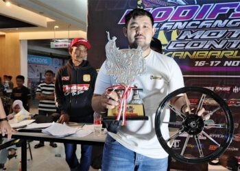 Hadiah Dari JBM Modified Untuk The Best Of Show Non Professional MLKMC (Pekanbaru) Diraih Fernando