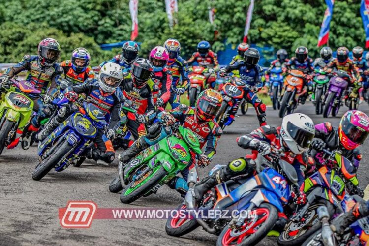 Terbaik, UDRM ONIKU Cup Race Bikin Pembalap Bergelimang Hadiah.