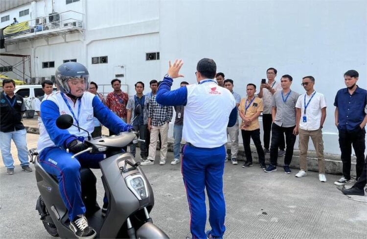 Instruktur Safety Riding Honda Cerahkan Ratusan Ribu Masyarakat
