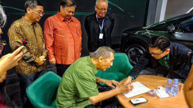 Jusuf Hamka Borong 150 Unit Aletra L8 EV