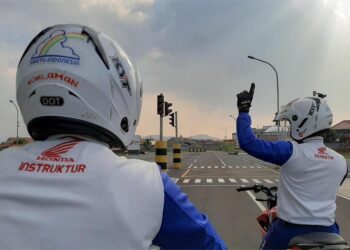Pentingnya Memahami Isyarat Touring untuk Keselamatan di Jalan