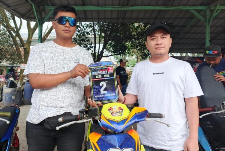 Fajar Cell X FCBRT Hantarkan Anggi Gianturi Podium Road Race Cimahi