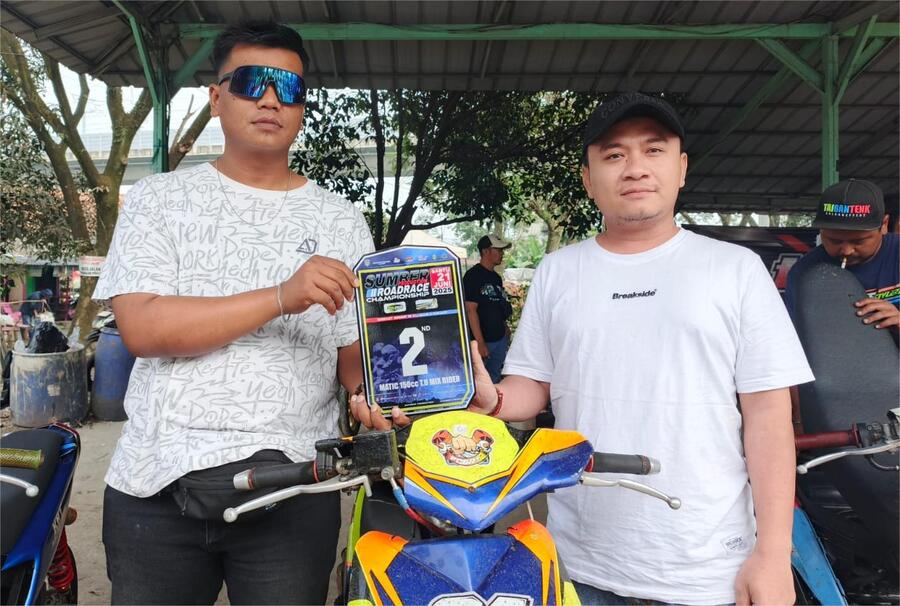 Fajar Cell X FCBRT Hantarkan Anggi Gianturi Podium Road Race Cimahi